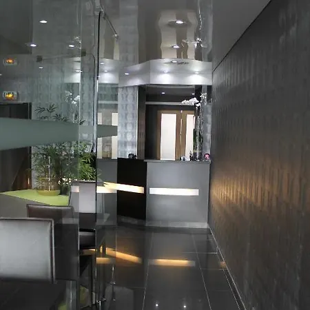 酒店 The Originals Du Grand Monarque Gare 2*